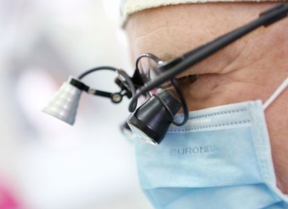 Lupenbrille in der Zahnarztpraxis Dr. Gerstenkamp in Hann. Münden