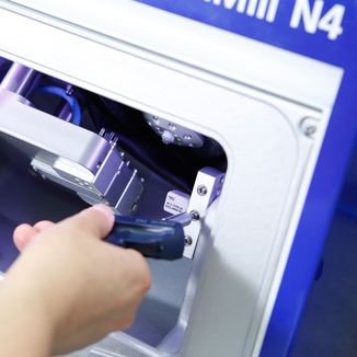 3D Fräse Hinri Mill N4 in der Zahnarztpraxis Dr. Gerstenkamp in Hann. Münden